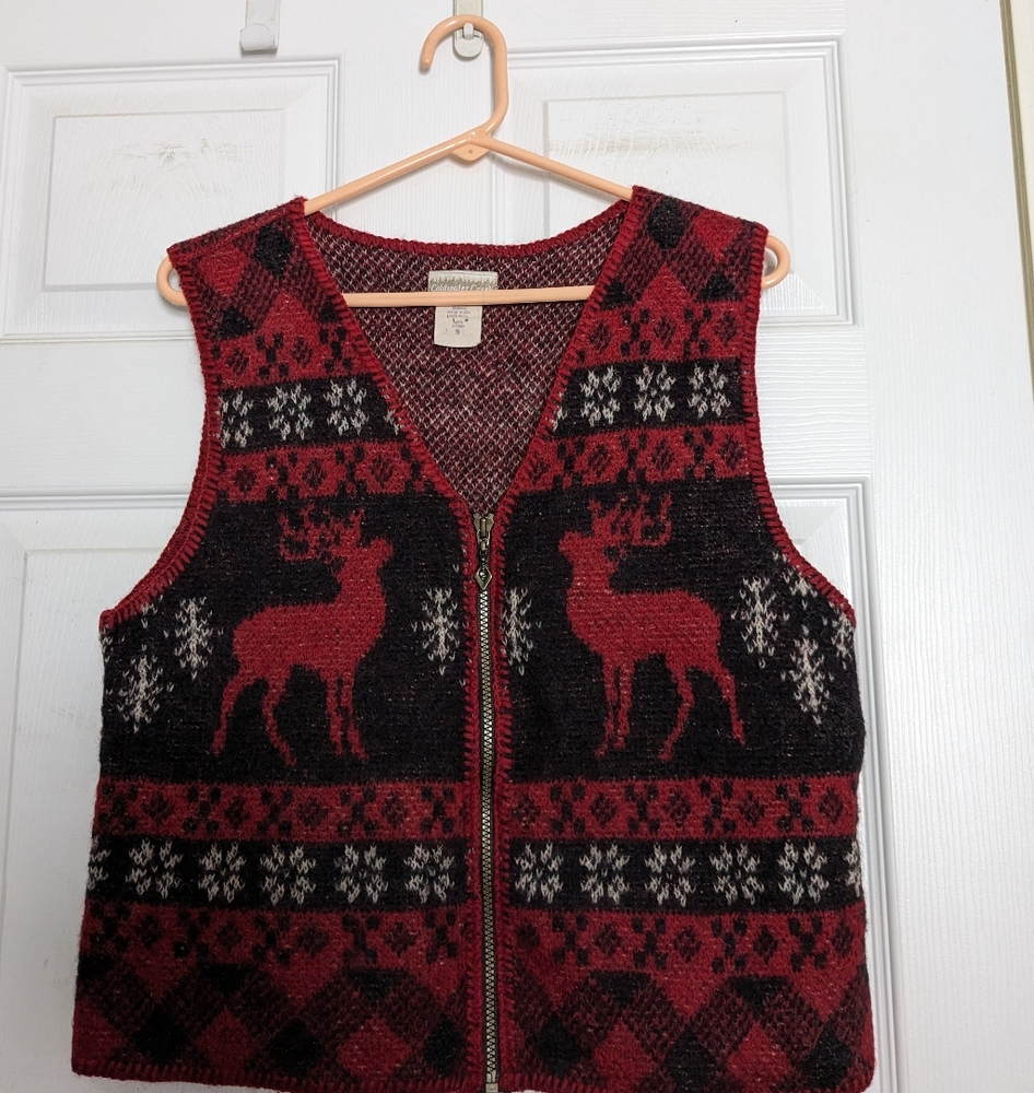 Sweater Vest Wool with Reindeer